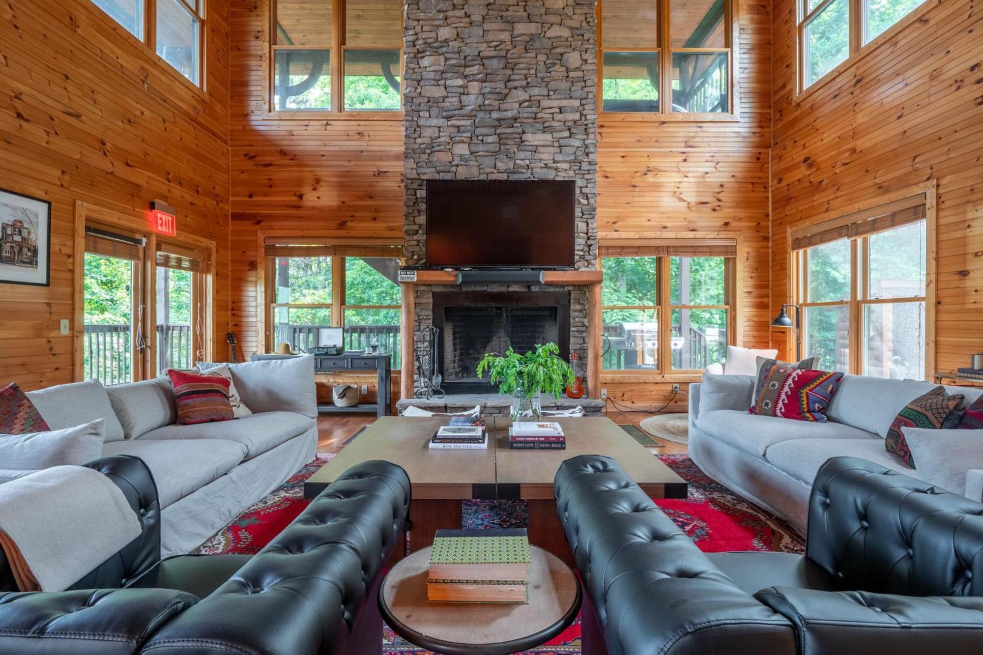Hickory Ridge By Avantstay Incredible Private Elevated Cabin Sleeps 20 Гетлинбург Екстериор снимка